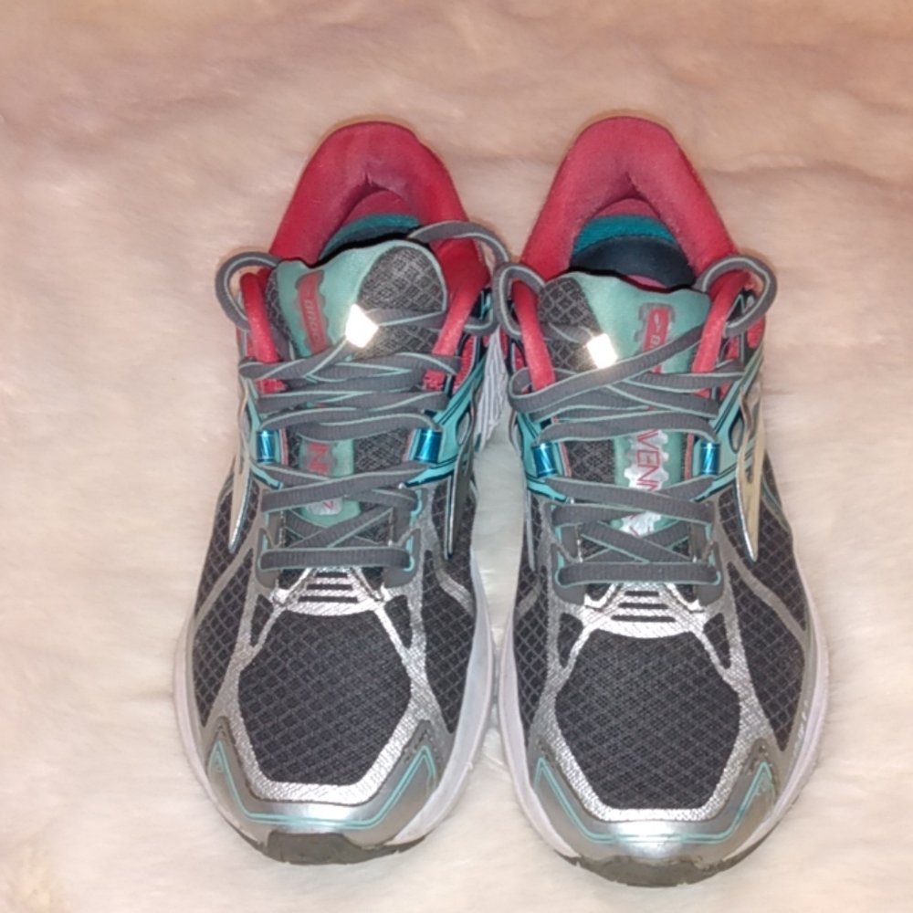 Brooks Ravenna 7 Running shoes.